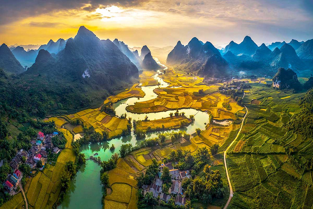 Nguom Ngao Cave is located within the majestic Non Nuoc Cao Bang UNESCO Global Geopark